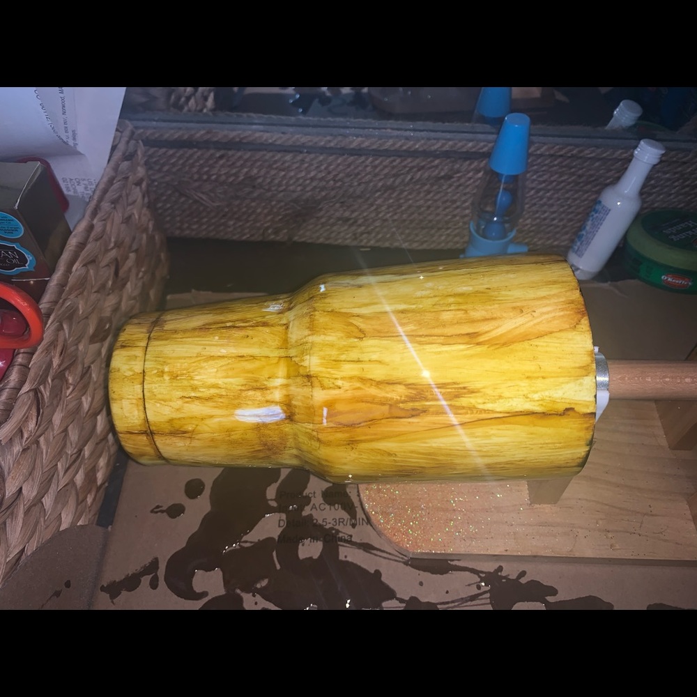 Customizable tumblers wood grain finish